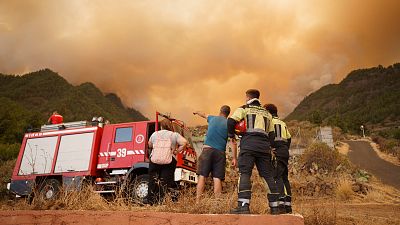 Las Ma�anas de RNE - El incendio de Tenerife avanza sin control y ha arrasado ya m�s 1.600 hect�reas - Escuchar ahora