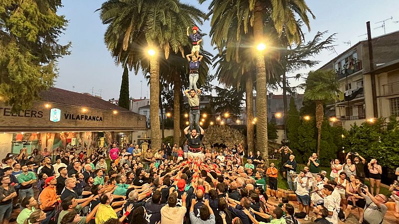 Por tres razones - Travis Scott hace piña con los Castellers de Vilafranca