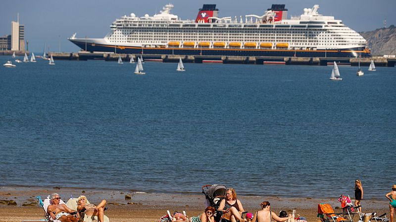 Las Mañanas de RNE - Carlos Abella, secretario general de la Mesa de Turismo: "Una vez más, el turismo es el motor que tira de la economía de nuestro país"