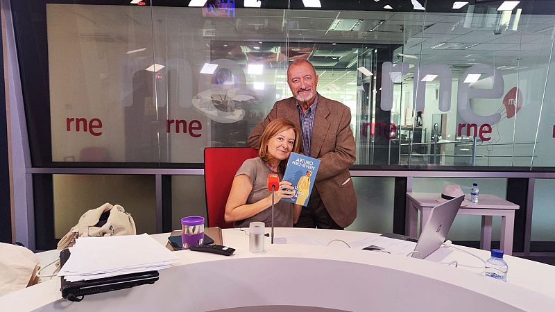 No es un día cualquiera - Pérez-Reverte: "Quería recuperar la novela canónica policial"