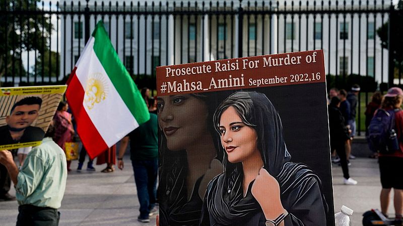 Las Mañanas de RNE con Íñigo Alfonso - Un año de la muerte de Mahsa Amini: "Ha unido a la población, pero también ha endurecido la violencia del régimen contra el pueblo"