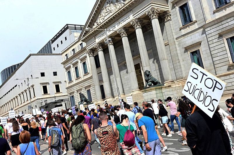 Mi gramo de locura - Suicidios: ¿Crímenes de guerra? - 15/09/23