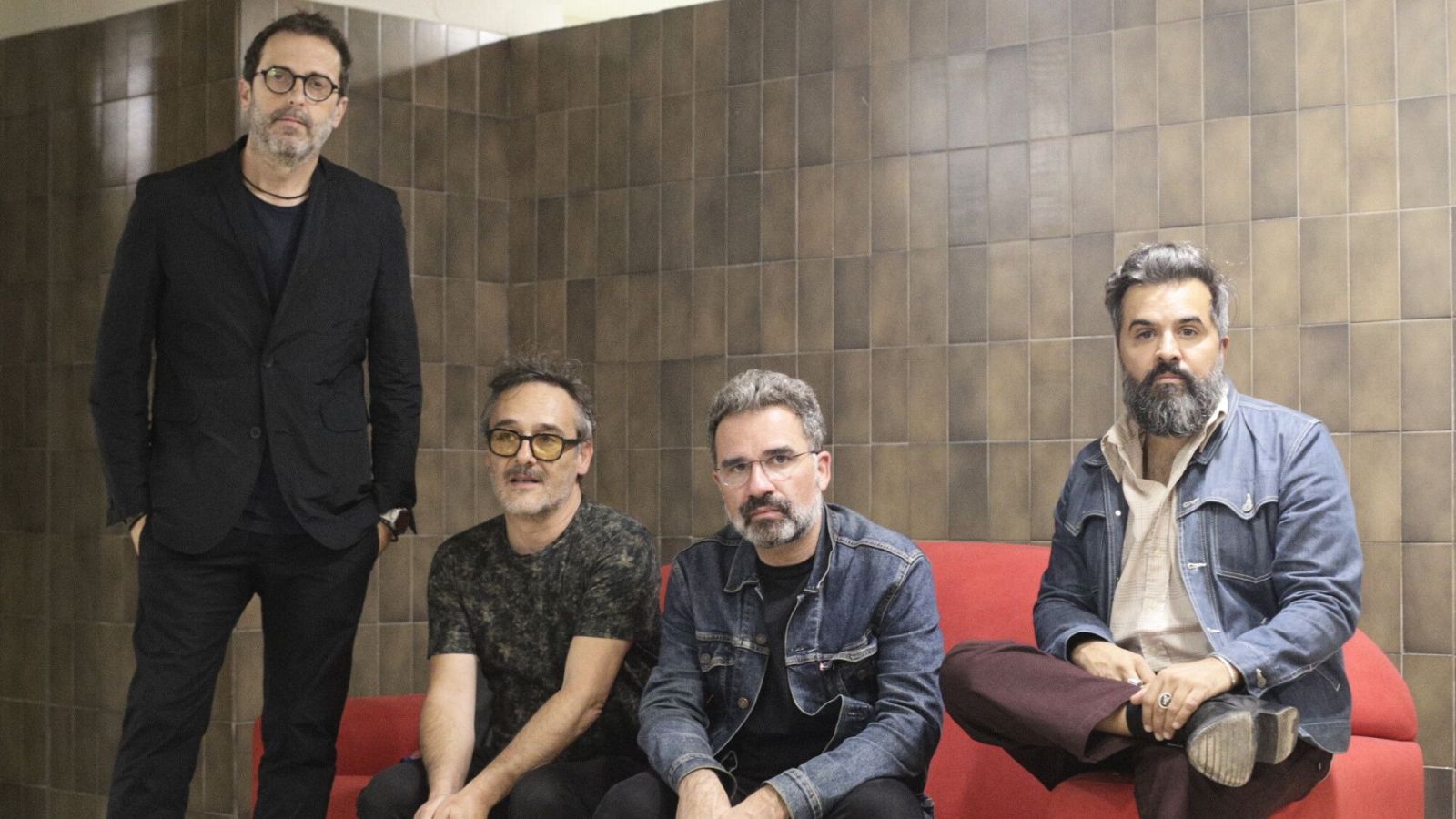 Mañana más - Love of Lesbian y su nueva "Club de fans de John boy" - Escuchar ahora