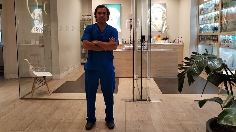 El gallo que no cesa - Conectamos con el turno de noche de un hospital veterinario - Escuchar ahora