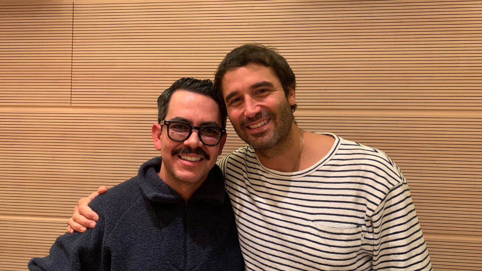 Las tardes de RNE - Álex García y Manolo Caro presentan 'Sagrada familia' - Escuchar ahora