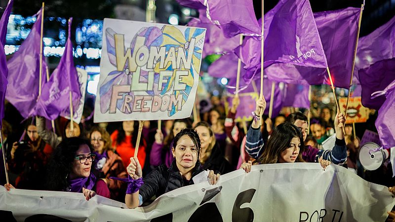 Las Mañanas de RNE con Íñigo Añfonso - 25N: "Es imposible erradicar la violencia de género solo con protección. Se necesita prevención" - Escuchar ahora