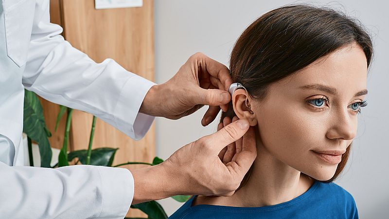 Con bata blanca - Hoy, la sordera llega unos diez años antes - 08/12/23 - escuchar ahora