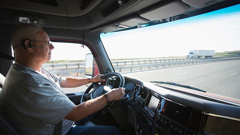 Por tres razones - Medidas de tráfico para mayores de 65: ¿están justificadas? - Escuchar ahora