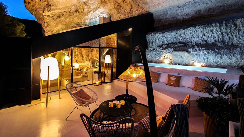 En clave turismo - El hotel en el que se duerme en las entrañas de la tierra - 21/12/23 - Escuchar ahora