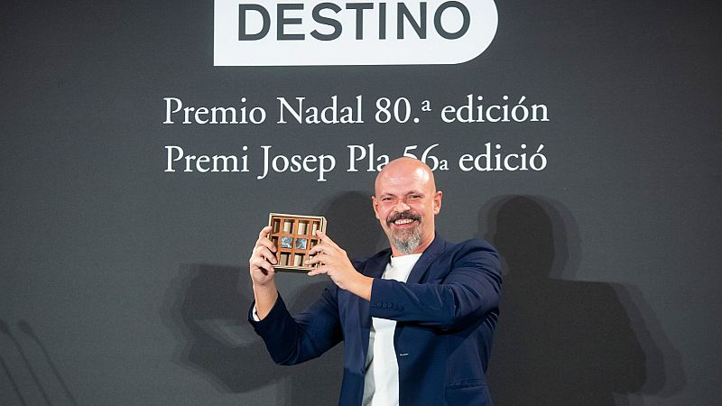 24 horas Fin de Semana - El escritor César Pérez Gellida, Premio Nadal 2024 con su novela 'Bajo tierra seca'