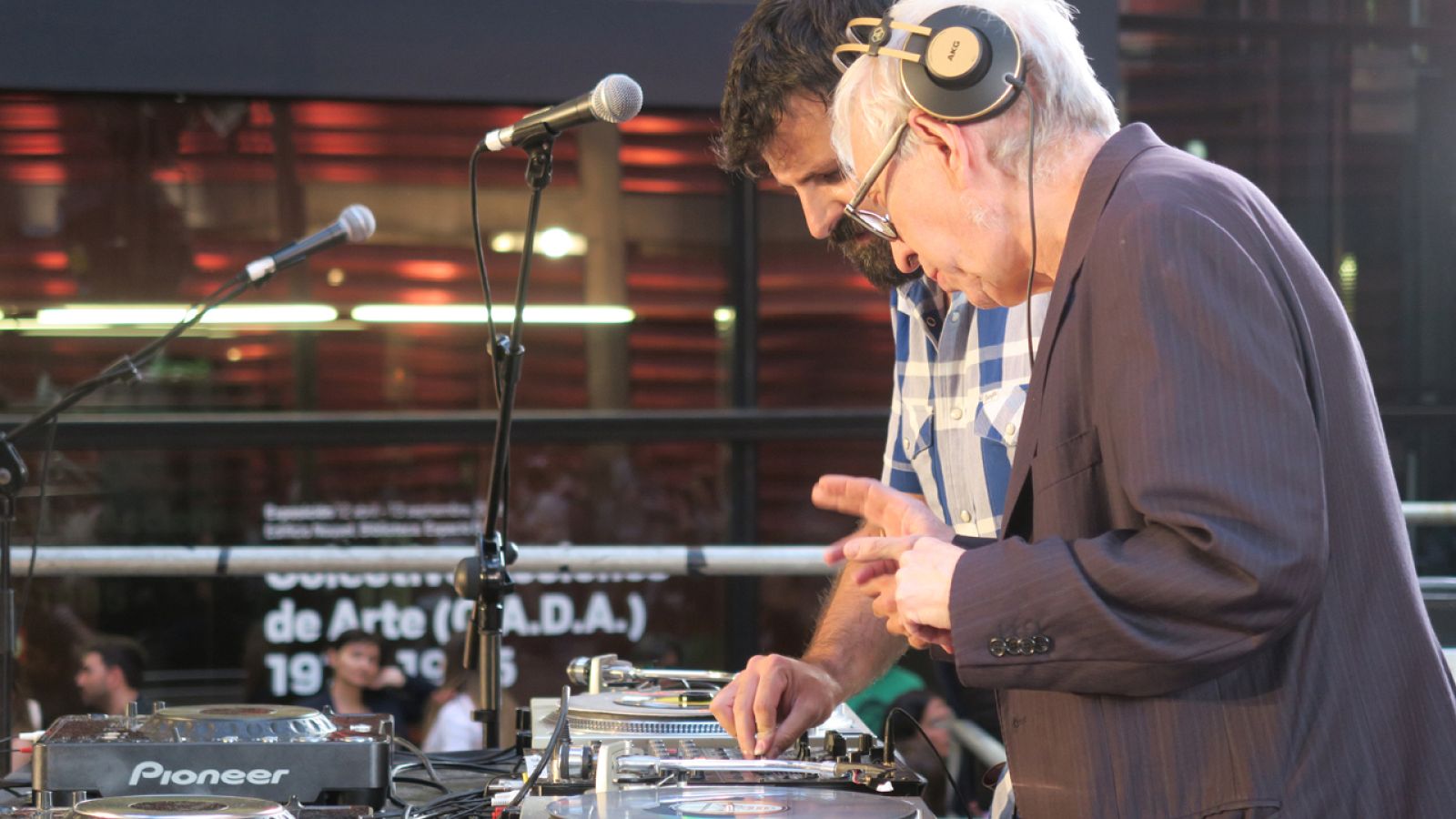 Hoy empieza todo - ¡Juan de Pablos, cómo te queremos! - 04/03/10 - Hoy empieza todo (2008-2012) | Escuchar