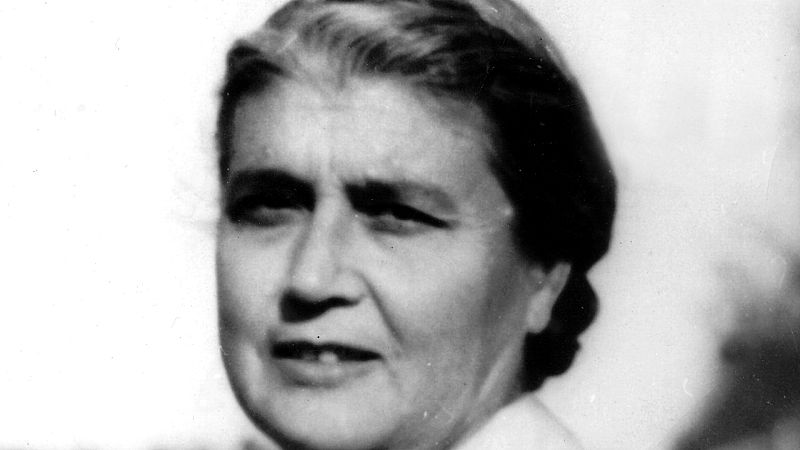 Fin de siglo - María Moliner - Escuchar ahora