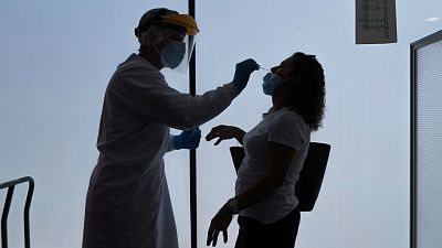 Las Mañanas de RNE con Íñigo Alfonso -  Carmen Jiménez, anestesista en el Hospital Infanta Sofía: "Estamos en un punto de no retorno. Nos vemos igual que en marzo¿ - Escuchar ahora