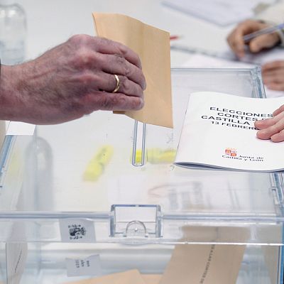 España a las 8 Fin de semana - Más de dos millones de castellanoleoneses están llamados a votar  - Escuchar ahora