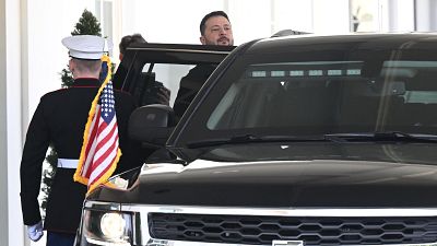 Cinco Continentes - Zelenski abandona la Casa Blanca tras una fuerte discusión con Trump - Escuchar ahora