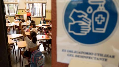 14 horas Fin de Semana - Los colegios suman 8.400 contagios desde la 'vuelta al cole' en enero - Escuchar ahora