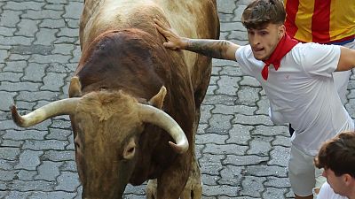Cuarto encierro de San Fermín 2025: carrera muy rápida, arriesgada y limpia | RNE Audio - Sanfermines en RNE | Escuchar