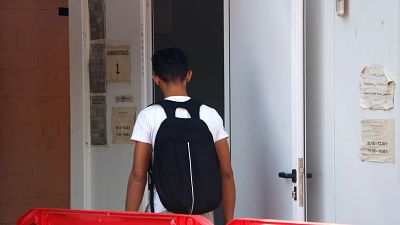 Demanen que els permisos de residència als temporers es prorroguin després de la campanya de la fruita