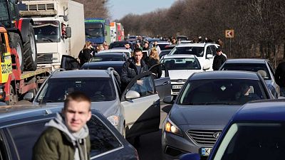 Por tres razones - ¿Cómo escapar de una guerra? El español Luis lo ha vivido - Escuchar ahora