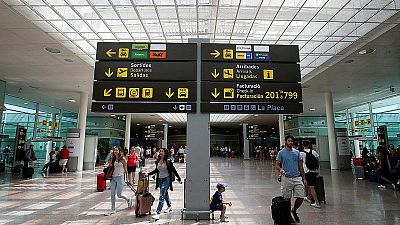 Exigeixen una alternativa per als sensesostre de l'aeroport del Prat | Lola Santiago