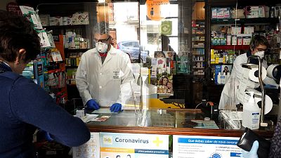 Las mañanas de RNE con Íñigo Alfonso - Consejo General de Farmacéuticos: "No habrá mascarillas para todos hasta dentro de una o dos semanas" - Escuchar ahora