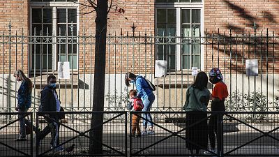 14 Horas - Francia no confinará aulas por un positivo - Escuchar ahora