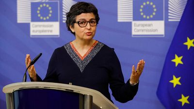 Laya: "Se ha aceptado a través de un acuerdo unas relaciones internacionales basadas en el vasallaje" - Las mañanas de RNE | Escuchar