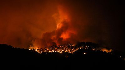 Incendi a Paüls: 1.500 hectàrees cremades i 13 pobles confinats | Escoltar