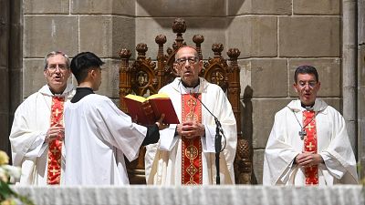 Juan José Omella, arzobispo de Barcelona: "Ha sido un hombre que ha ido transmitiendo ese mensaje de alegría para que nosotros fuésemos testigos de esperanza" - Escuchar ahora