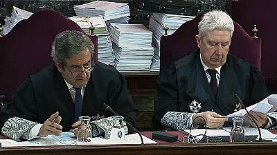 Boletines RNE - Un guardia civil sitúa a Torra en la nave donde se guardaban las papeletas del 1-O - Escuchar ahora