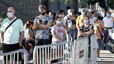 Boletines RNE - Más de 2.000 contagios en un día y más de 5.000 añadidos al cómputo global - Escuchar ahora