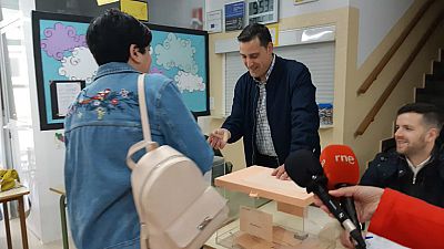 Boletines RNE - Más de cien mil personas con discapacidad intelectual votan por primera vez - Escuchar ahora