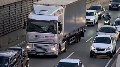 La poca oferta de transport públic reforça l'ús del vehicle privat a Barcelona | Marga Esparza