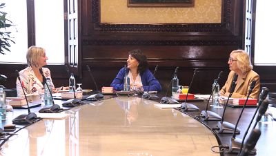 El Parlament suspèn temporalment els premis de jubilació i revisarà 2 casos de llicència per edat