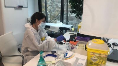 24 horas - Pruebas anticovid de laboratorio antes de las vacaciones - Escuchar ahora