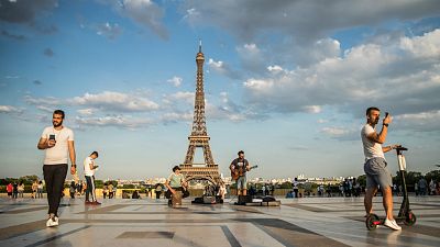 Las mañanas de RNE con Íñigo Alfonso - La Torre Eiffel reabre tres meses y medio después sin colas y sin ascensores - Escuchar ahora