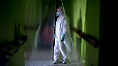 Las Mañanas de RNE - Las residencias de mayores reclaman "más coordinación y humanización" para frenar los contagios - Escuchar ahora