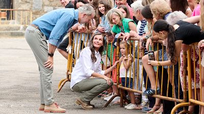 Los reyes han visitado las zonas afectadas por los incendios en Castilla y León - 24 horas | Escuchar
