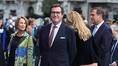 Las Mañanas de RNE - Antonio Garamendi, CEOE: "No decimos que no puedan subir los salarios, pero sí que no pueden subir igual que la inflación" - Escuchar ahora