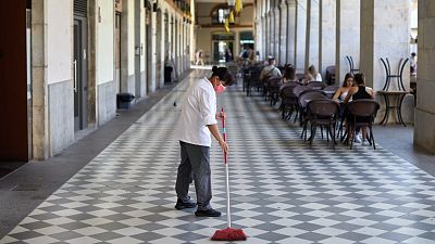 Las Mañanas de RNE - "Los servicios de salud pública no estaban a la altura para abordar un tsunami así" - Escuchar ahora
