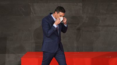 Boletines RNE - Sánchez estará en cuarentena hasta el 24 de diciembre tras el positivo de Macron - Escuchar ahora