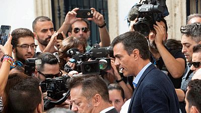 Sánchez llamará a los líderes de Podemos, PP y Ciudadanos para saber si apoyarían una nueva investidura - Noticias RNE | Escuchar