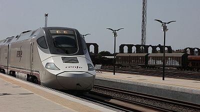 "Si se confirma un fallo en la vía, el responsable sería Adif y, en última instancia, el Estado" - Las mañanas de RNE | Escuchar