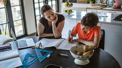 Por tres razones - Más padres que quieren educar a sus hijos en casa por la pandemia - 11/09/20 - escuchar ahora