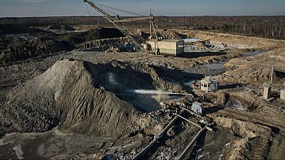 Ucrania quiere disputar a China el dominio de las tierras raras - Escuchar aho