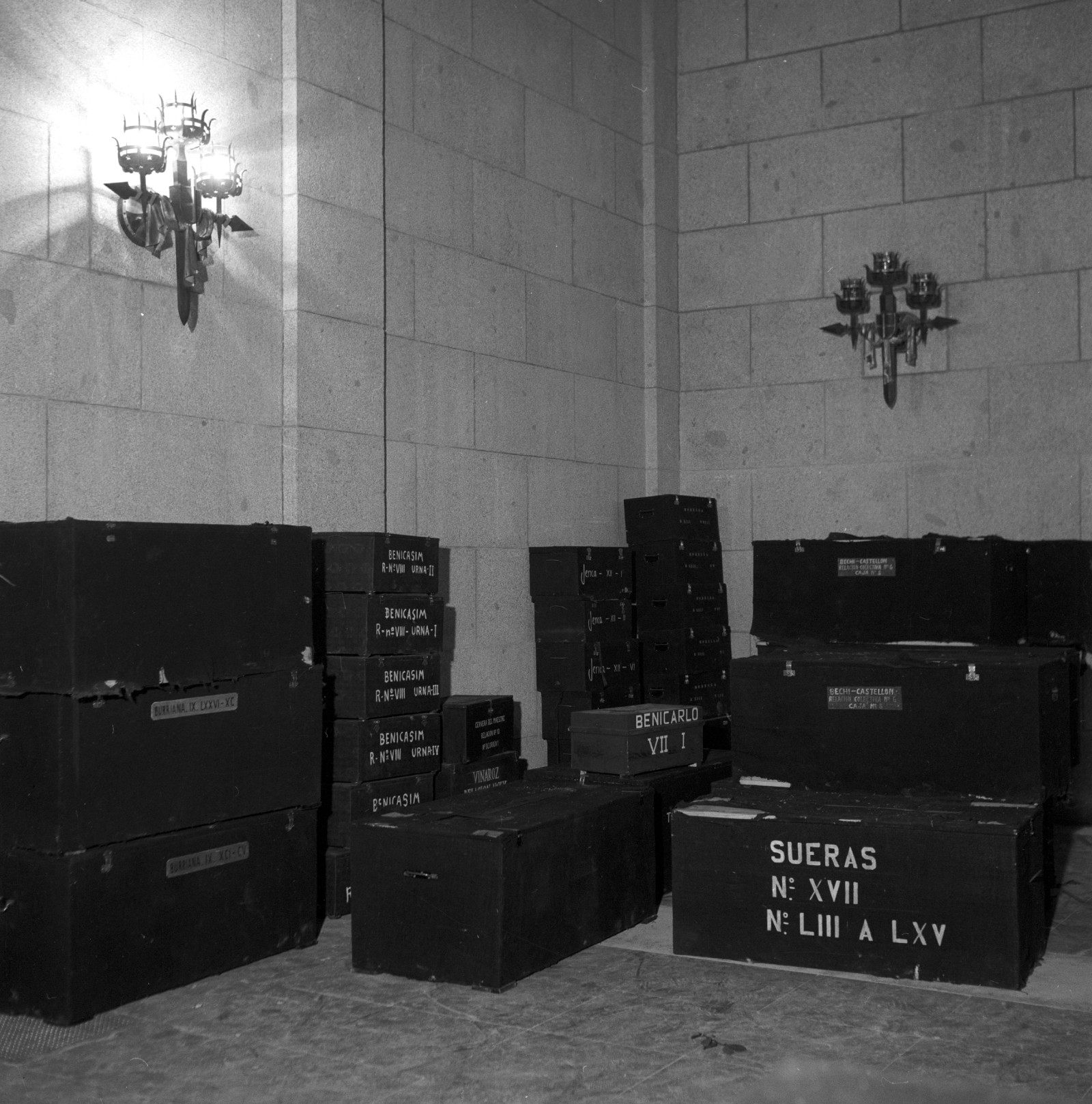 Cajas procedentes de localidades de Castellón (Burriana, Benicarló, Sueras, Benicasim, Jérica, Vinaroz, Bechí…). EFE