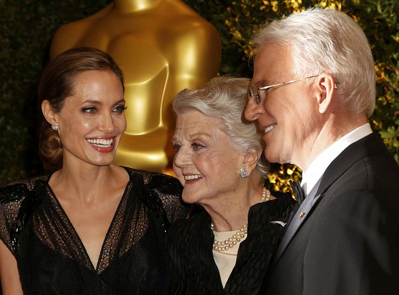 Angelina Jolie, Oscar honorfico por su labor humanitaria
