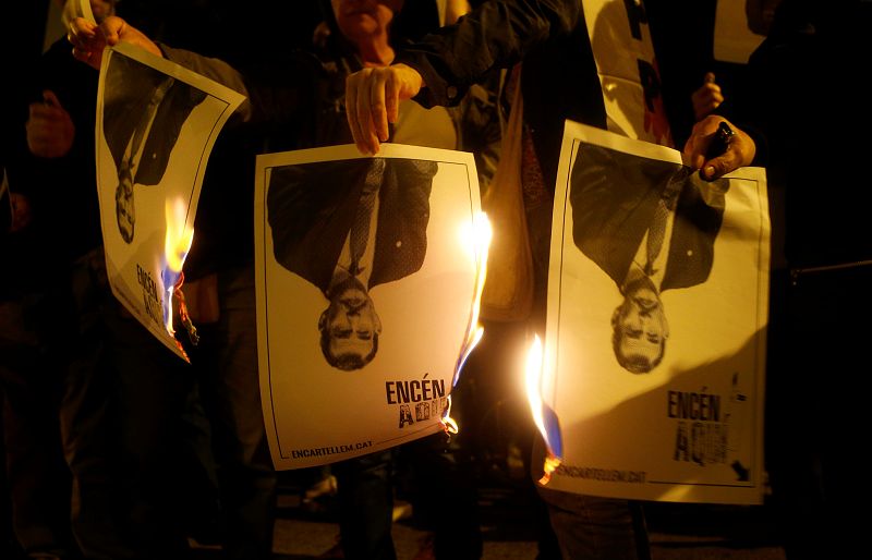 Milers de manifestants protesten per la visita del Rei a Barcelona