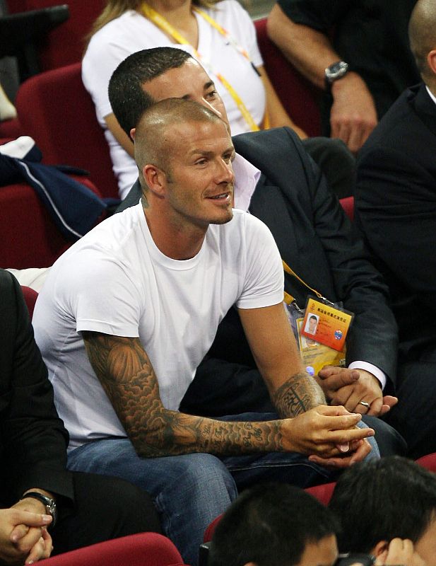 El jugador de fútbol de los Galaxy,el inglés David Beckham, presenciando la final de baloncesto