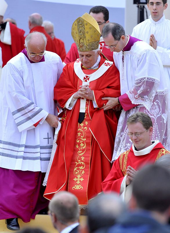 EL PAPA BENEDICTO XVI VISITA LOURDES